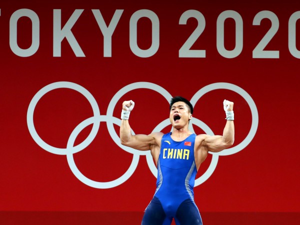 Трикратният олимпийски шампион по вдигане на тежести Люй Сяоцзюн от
