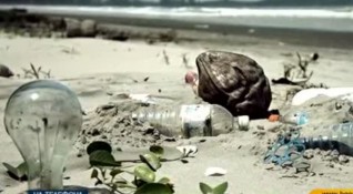 За пета поредна година доброволци събират отпадъци по родни плажове