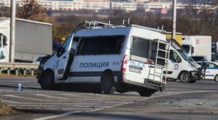 Почина полицаят пострадал при гонка с мигранти край София в