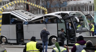 За тежък инцидент с гръцки туристически автобус в Букурещ отне
