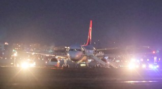 Инфаркт на пасажер върна самолет навлязъл в българска територия обратно