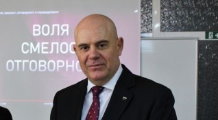 Главният прокурор Иван Гешев коментира в Туитър обявяването за издирване