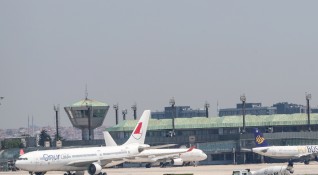 Временно са прекратени полетите на летище Сабиха Гьокчен в азиатската