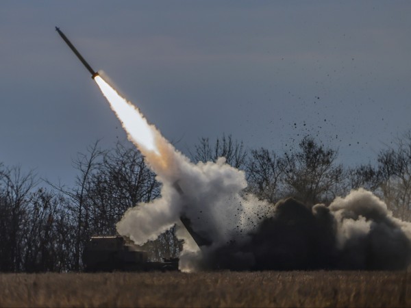 Украйна съобщи за нов масиран руски обстрел, като експлозии са
