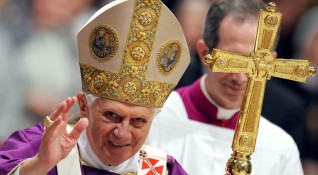 На 95 годишна възраст почина почетният папа Бенедикт XVI съобщи Матео