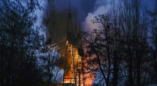 Взривове отекнаха днес в няколко украински града след като по рано