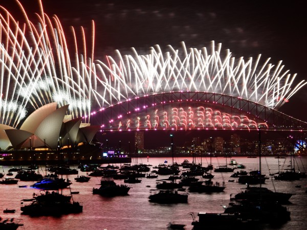 Сидни посрещна новата 2023 година с мащабен спектакъл с фойерверки,
