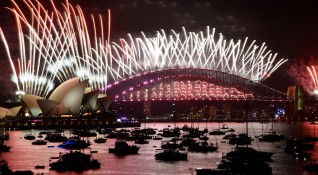 Сидни посрещна новата 2023 година с мащабен спектакъл с фойерверки