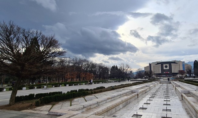 И в понеделник остава слънчево и топло за зимата