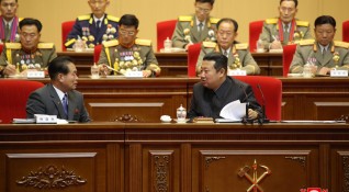 Северна Корея уволни своя военен лидер номер 2 Пак Джонг чон
