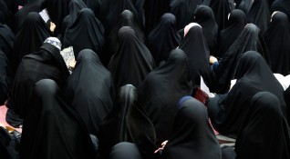 Иранската полиция започна отново да следи за носенето на хиджаб