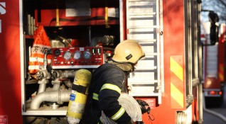 Три екипа на противопожарната служба в Кюстендил са гасили пожар