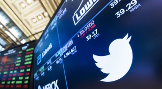 Компанията Twitter обяви решение да премахне забраната за политически реклами