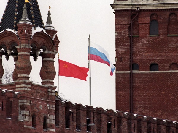 На 30 декември флагът на вече несъществуващия Съветски съюз беше