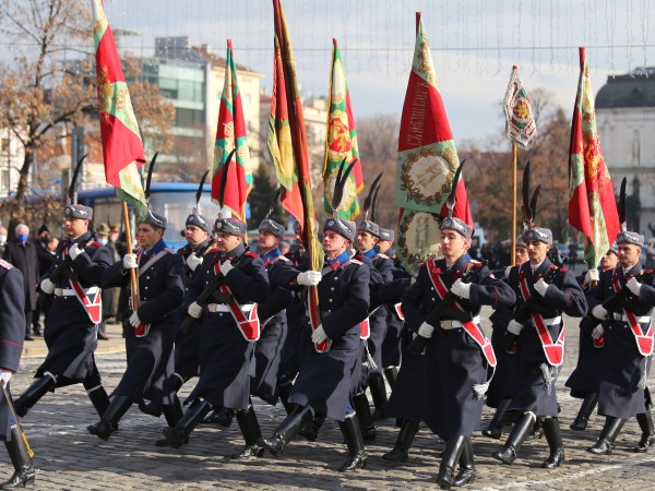 Традиционният Богоявленски водосвет на бойните знамена, флаговете и знамената-светини на