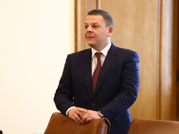 Депутатът от БСП Борислав Гуцанов заплаши, че БСП ще даде