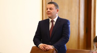 Депутатът от БСП Борислав Гуцанов заплаши че БСП ще даде