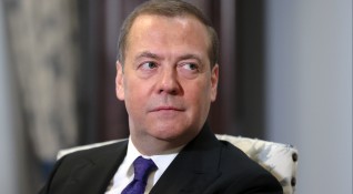 Според заместник председателя на руския Съвет за сигурност Дмитрий Медведев отказвайки