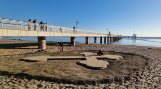Бургаският плаж осъмна с 13 метров кръст на днешния Йордановден Той