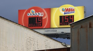 Джакпотът в американската лотария достигна 1 1 млрд долара съобщи Форбс