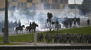 Полицията евакуира Националния конгрес Върховния федерален съд и президентския дворец