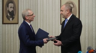 Номинираният за премиер от ПП Николай Денков върна папката с