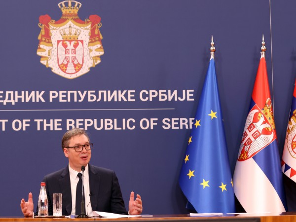 Държавният глава на Сърбия обяви, че огромен брой външни шпиони