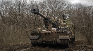 Гръцките медии проследиха трансфера на американски бойни машини към Украйна