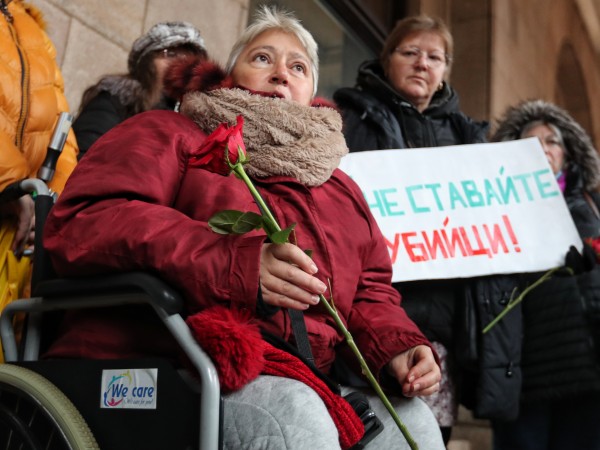 Снимка: Димитър Кьосемарлиев, Dnes.bgХора с увреждания протестираха пред Министерския съвет.