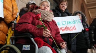 Снимка Димитър Кьосемарлиев Dnes bgХора с увреждания протестираха пред Министерския съвет