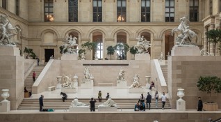 Музеят Лувър в Париж обяви че ще намали броя на