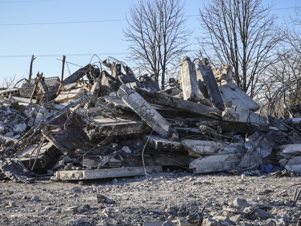Украинската армия отрече днес да се е изтеглила от Соледар