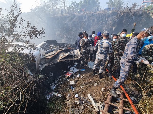 Най-малко 44 души са загинали в самолетната катастрофа в Непал,