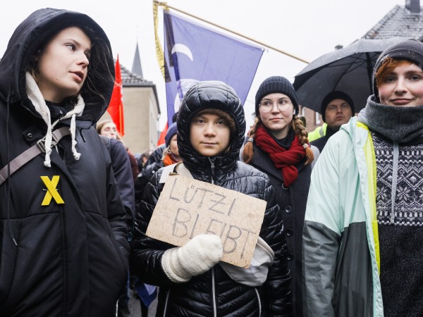 Грета Тунберг се присъедини към огромен протест в Рейнланд срещу
