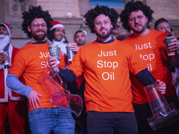Just Stop Oil е група екоактивисти, според която светът се