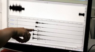 Ново земетресение със сила 3 8 бе регистрирано снощи в Албания