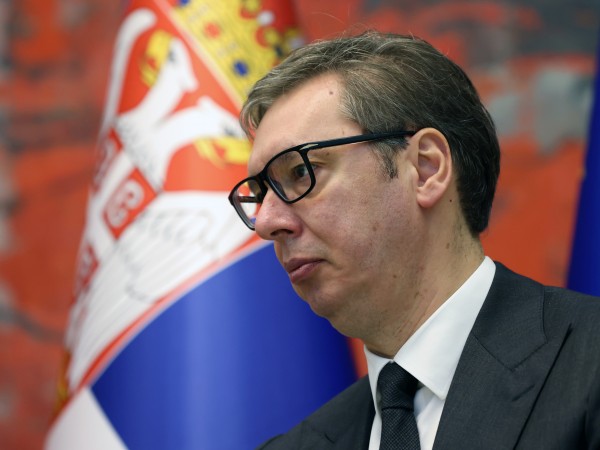 Русия трябва да престане с усилията си да набира сърби, за да