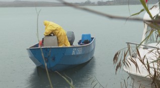 Тяло изплува в Мандренското езеро край Бургас като предположенията са