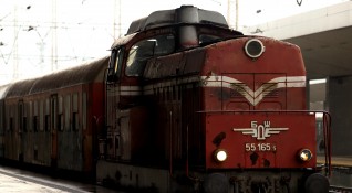 Локомотивът на пътническия влак от Брусарци за Лом се е