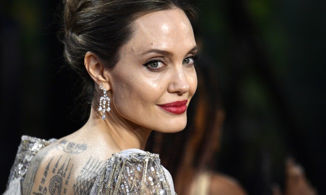 Слуховете че Анджелина Джоли има връзка с Пол Мескал се