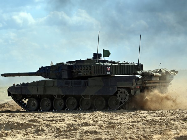 Полша може да изпрати танкове Леопард 2 на Украйна дори