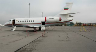 Правителственият самолет Фалкон който превози от Охрид Християн Пендиков кацна