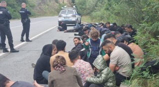 Мигранти гладни и премръзнали нахлуват по къщите в Треклянско