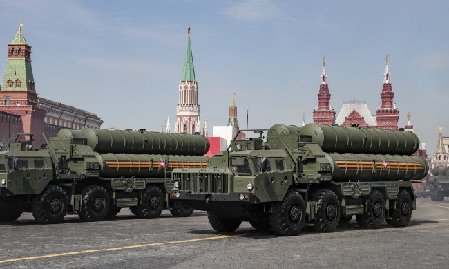 Руските комплекси С-300 и С-400 и защо ПВО на Украйна е безсилна срещу тях?