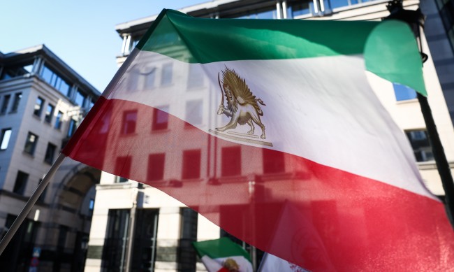 Иран се закани да отвърне на санкциите на ЕС и Лондон