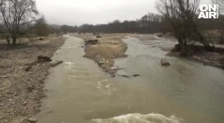 Жителите на едно от наводнените карловски села Слатина обмислят
