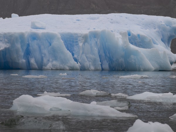 Огромен айсберг с площ 1550 кв. км се откъсна от