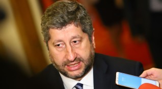 Лидерът на ДБ Христо Иванов потвърди че десните водят преговори