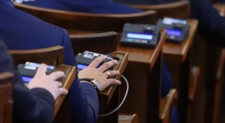 Депутатите приеха промени в Закона за отбраната и въоръжените сили