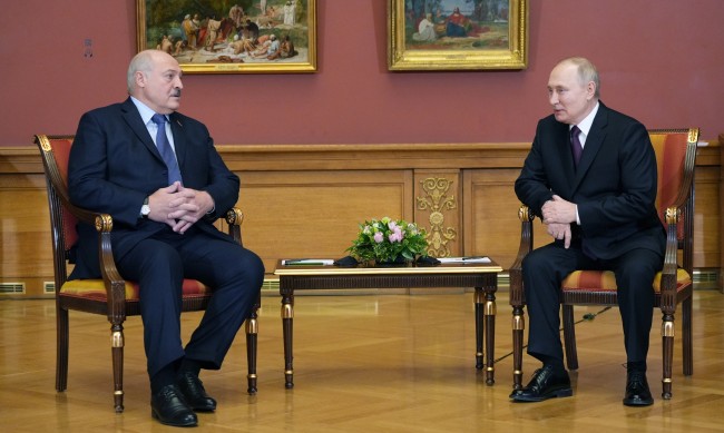 ПАСЕ иска военен съд за Лукашенко и Путин 